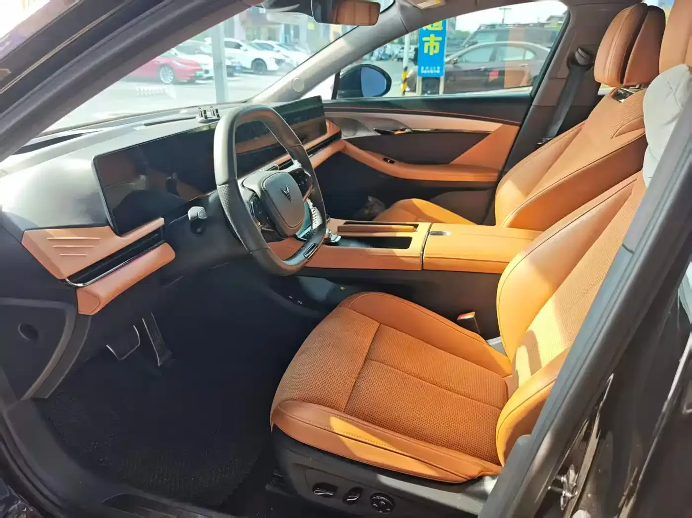 Voyah Auto VOYAH Zhuiguang 2024 PHEV AWD Ultra-long Range Executive Edition — Фото автомобиля 6