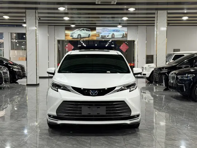 Toyota Sienna — Фото автомобиля 2