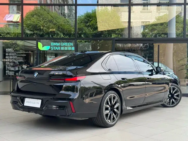 BMW i7 M70L — Фото автомобиля 5