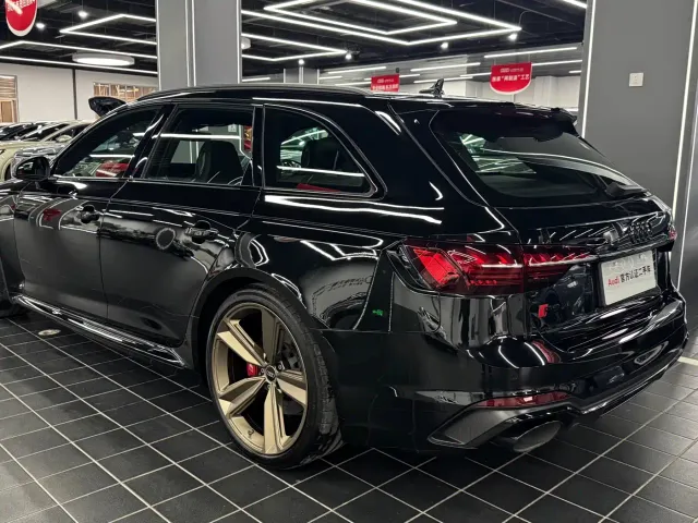 Audi RS 4 — Фото автомобиля 4