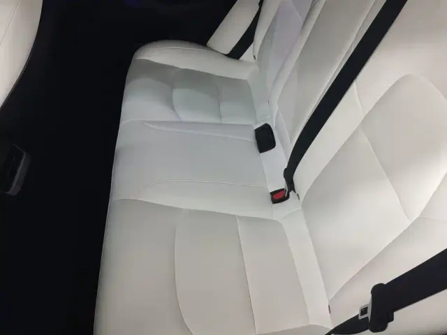Tesla Model 3 — Фото автомобиля 11