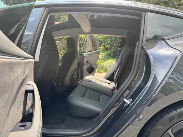 Tesla Model 3 — Фото автомобиля 9
