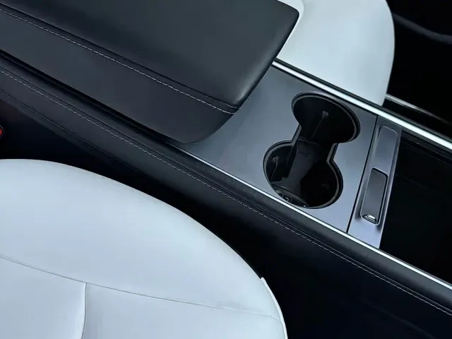 Tesla Model Y — Фото автомобиля 7
