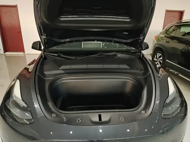 Tesla Model Y — Фото автомобиля 19