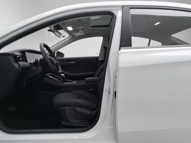 Roewe i5 — Фото автомобиля 10
