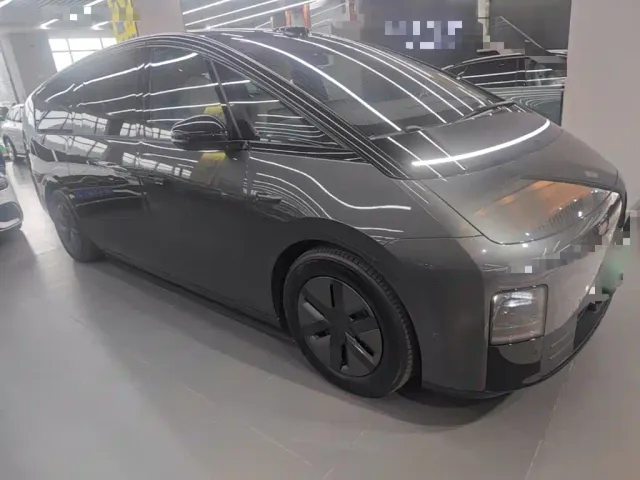 Li Auto MEGA — Фото автомобиля 3