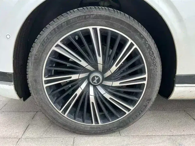 Xpeng G9 — Фото автомобиля 9