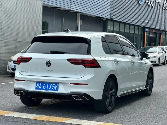 Volkswagen Golf — Фото автомобиля 9