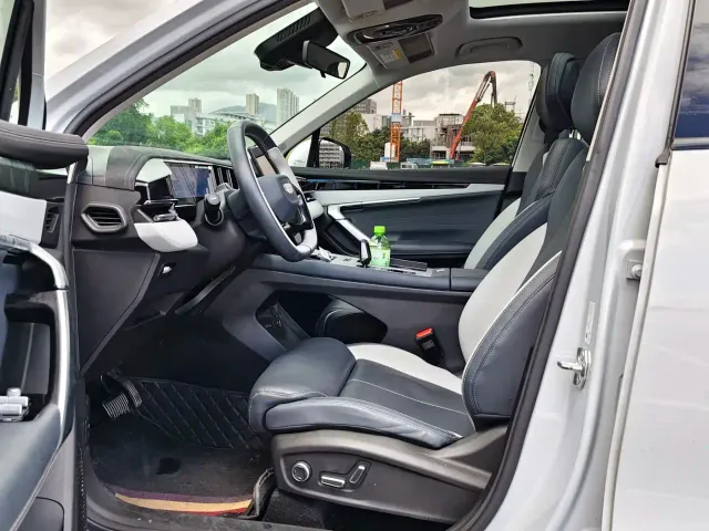 Geely Boyue L — Фото автомобиля 7