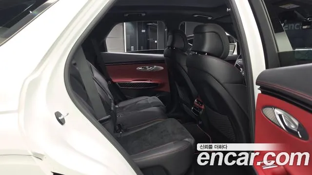 Genesis GV70 — Фото автомобиля 11