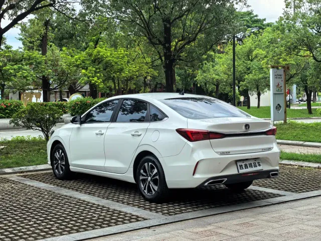 Changan Eado — Фото автомобиля 4