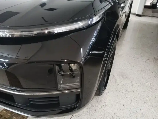 Li Auto L8 — Фото автомобиля 23
