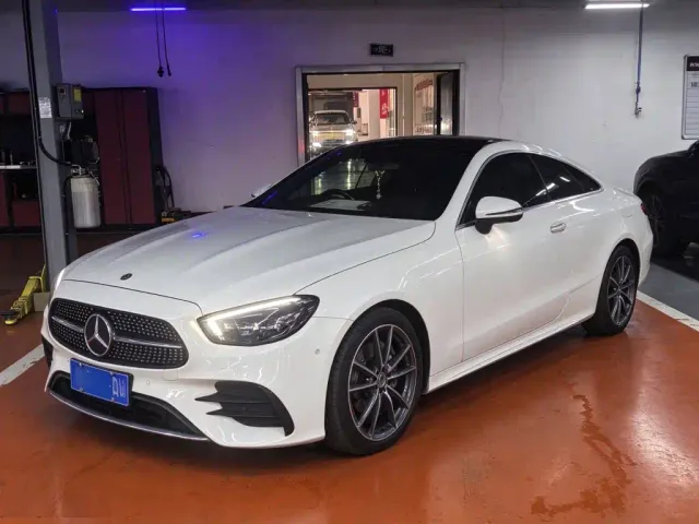 Фотография автомобиля — Mercedes-Benz E-Class