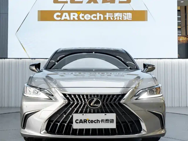 Lexus ES — Фото автомобиля 2
