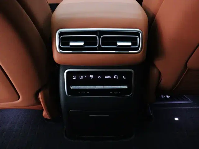 Li Auto L7 — Фото автомобиля 9