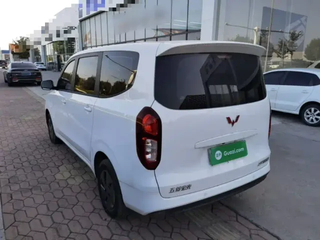 Wuling Hongguang — Фото автомобиля 10