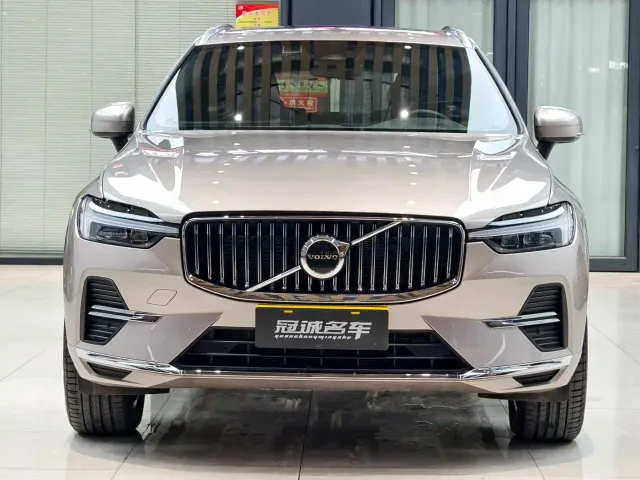 Volvo XC60 — Фото автомобиля 2