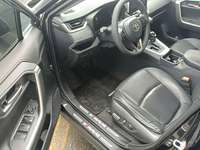Toyota RAV4 — Фото автомобиля 15