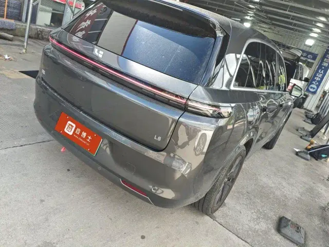 Li Auto L8 — Фото автомобиля 9