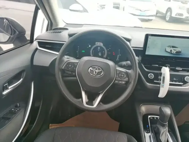 Toyota Corolla — Фото автомобиля 10