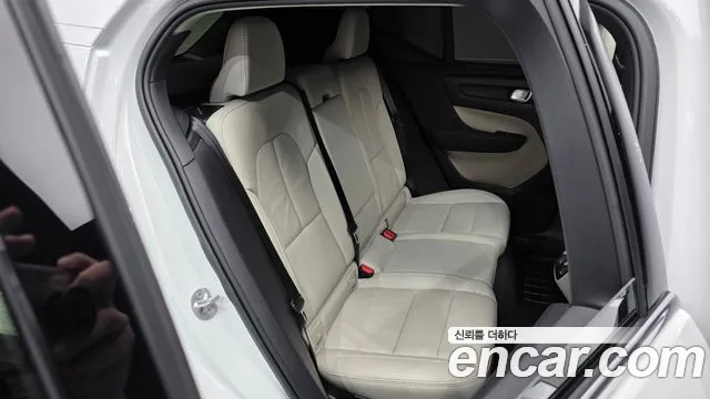 Volvo XC40 — Фото автомобиля 27