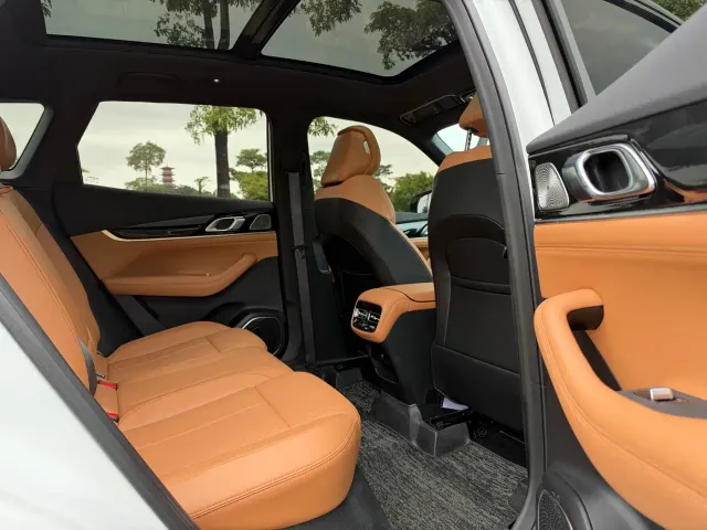 Geely Boyue L — Фото автомобиля 11