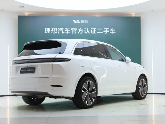 Li Auto L7 — Фото автомобиля 16