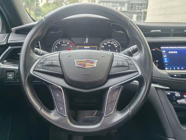 Cadillac XT5 — Фото автомобиля 8