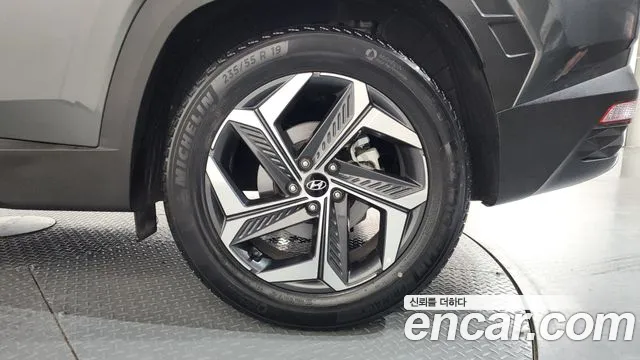 Hyundai Tucson Tucson (NX4) Дизель 2.0 2WD — Фото автомобиля 19