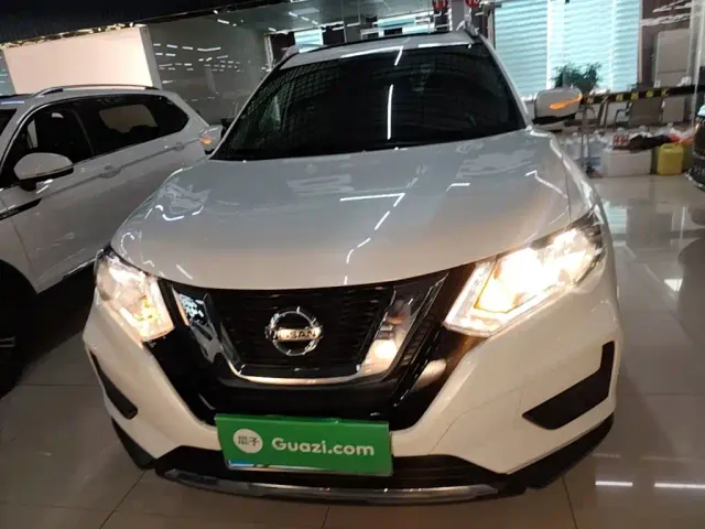 Nissan X-Trail — Фото автомобиля 2