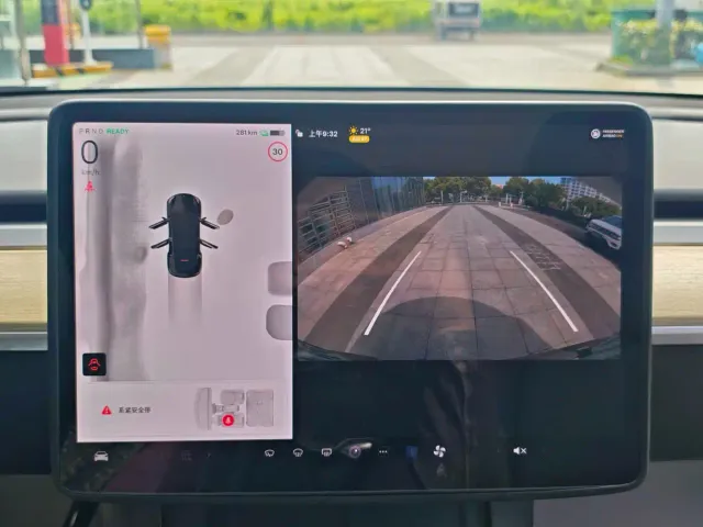 Tesla Model Y — Фото автомобиля 11