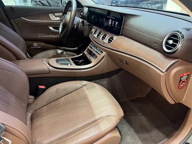 Mercedes-Benz E-Class — Фото автомобиля 5