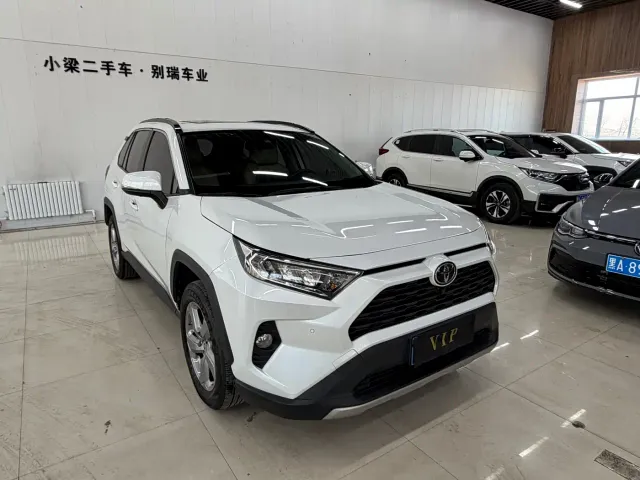 Toyota RAV4 — Фото автомобиля 7