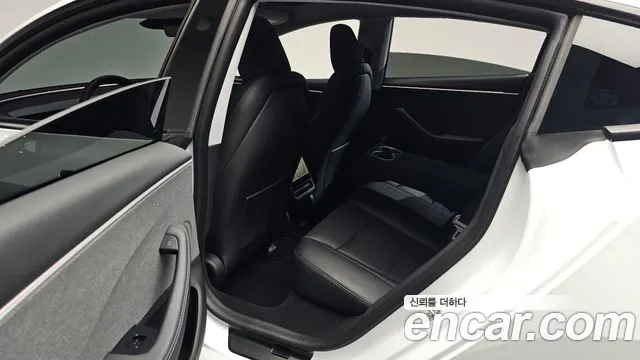 Tesla Model 3 — Фото автомобиля 23