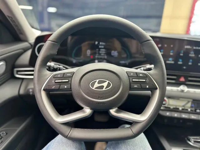 Hyundai Elantra — Фото автомобиля 12