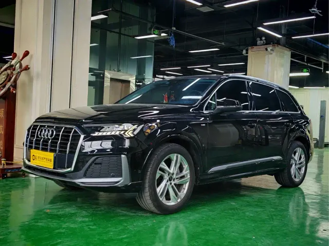 Фотография автомобиля — Audi Q7