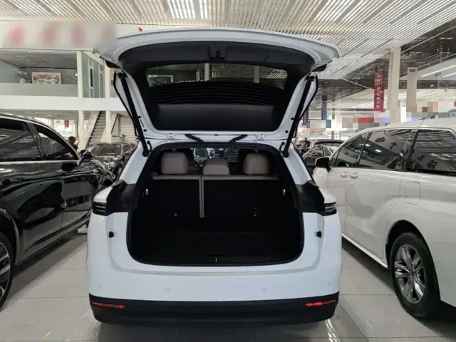 Li Auto i6 — Фото автомобиля 18