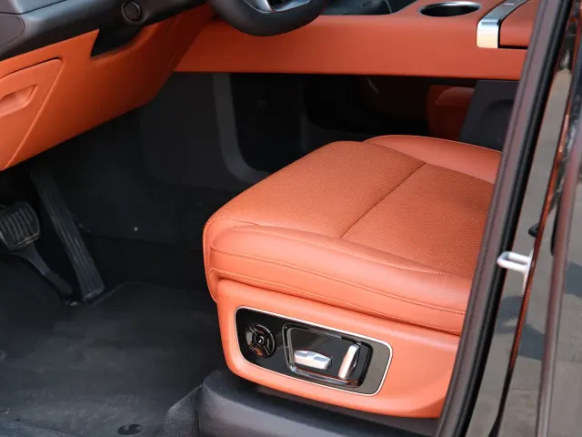 Li Auto L9 — Фото автомобиля 7