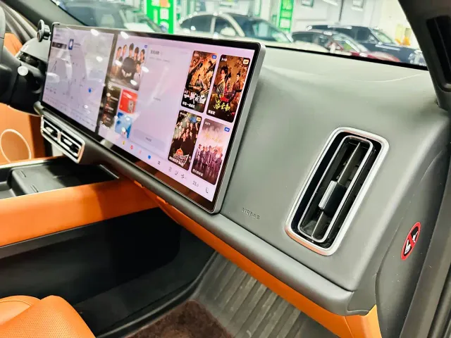 Li Auto L7 — Фото автомобиля 12