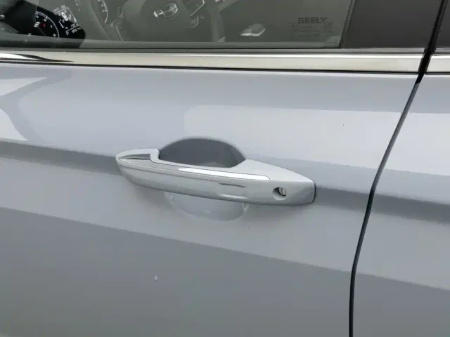 Geely Emgrand S — Фото автомобиля 18