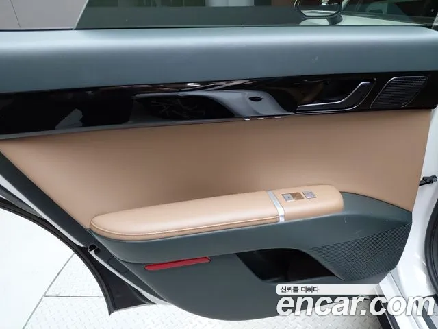 Hyundai Grandeur Grandeur (GN7) 2.5 Бензин 2WD — Фото автомобиля 25