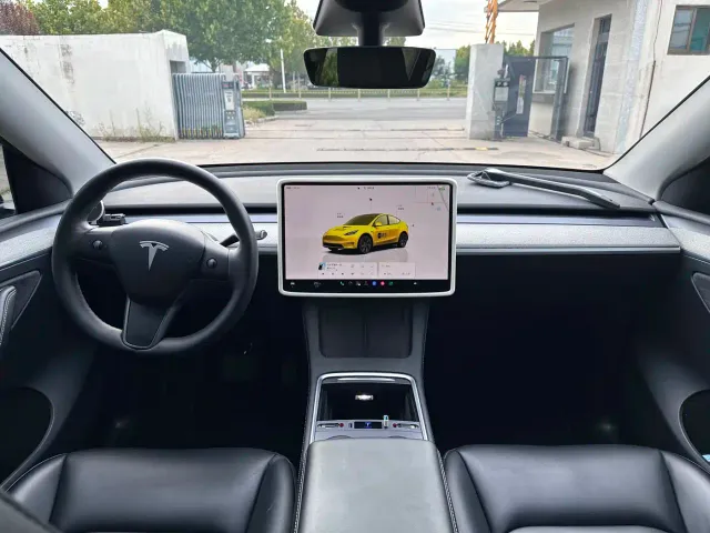 Tesla Model Y — Фото автомобиля 8