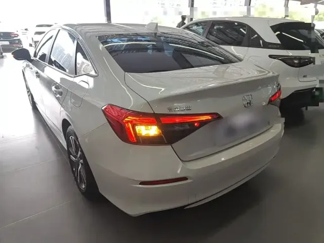 Honda Civic 2023 240TURBO CVT Dynamic Edition — Фото автомобиля 4