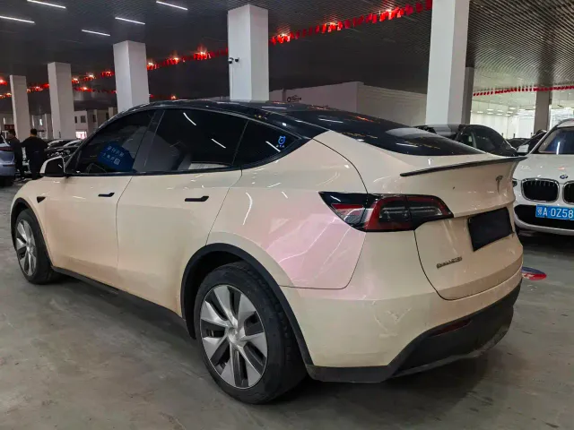 Tesla Model Y — Фото автомобиля 6