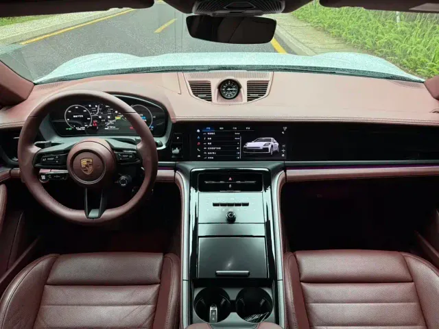 Porsche Panamera — Фото автомобиля 10