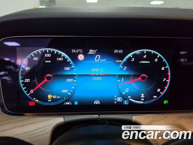Mercedes-Benz E-Class — Фото автомобиля 8