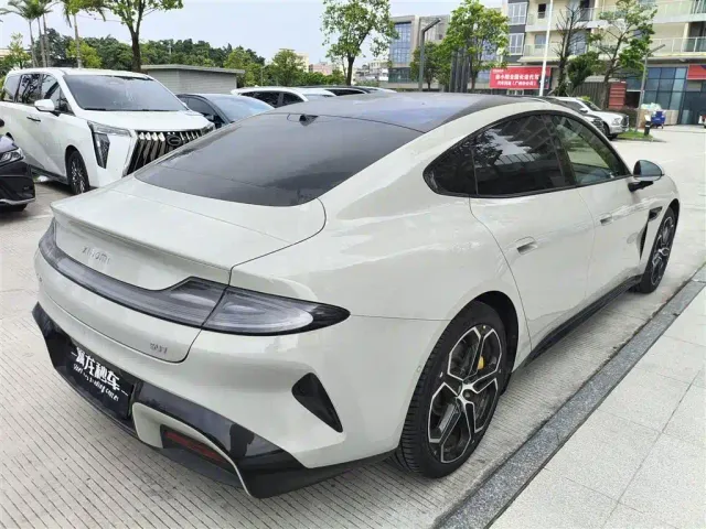 Xiaomi SU7 — Фото автомобиля 9