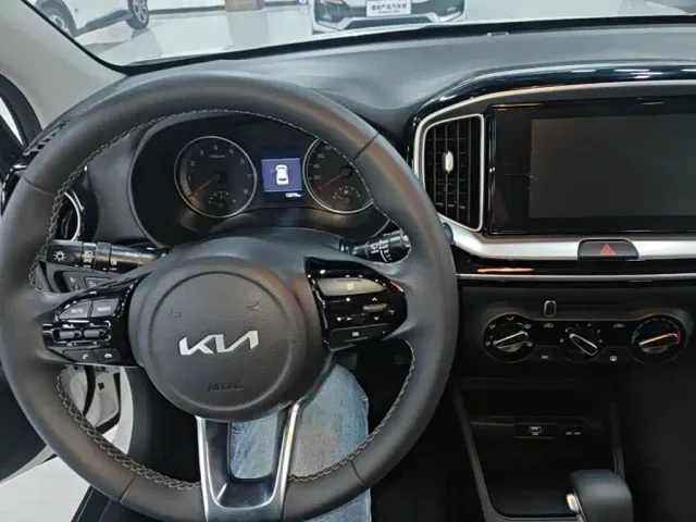 Kia KX1 — Фото автомобиля 9