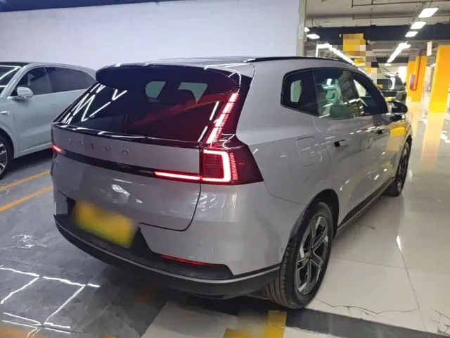 Volvo XC70 Plug-in Hybrid — Фото автомобиля 6