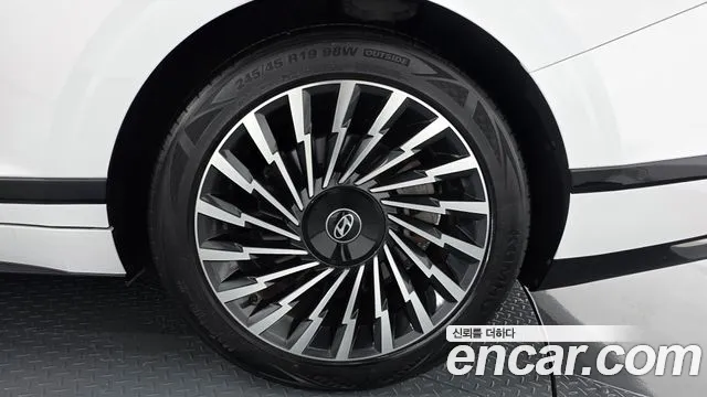 Hyundai Grandeur Grandeur (GN7) 3.5 Бензин 2WD — Фото автомобиля 16